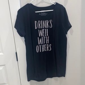 EUC Torrid Size 2 2x Plus Size Funny Tee T-Shirt Top “Drinks Well With Others”